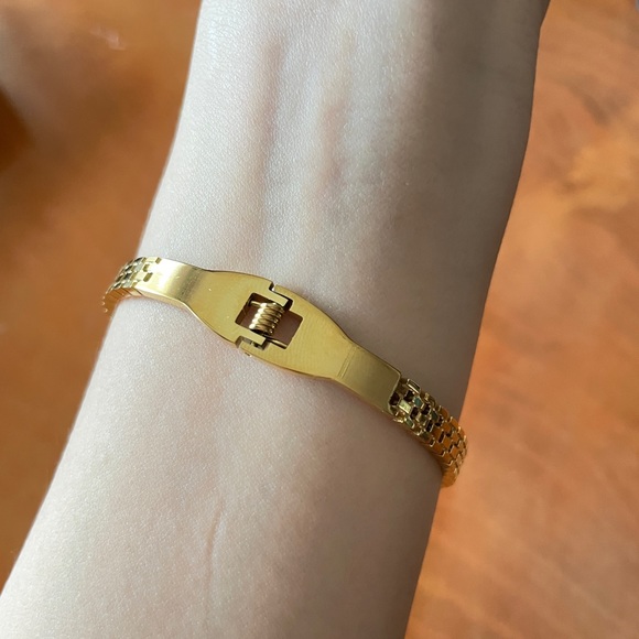 14K Gold Roman Number Love bracelet for women - Picture 7 of 7